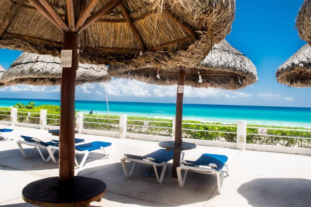 Ocean front Villa, best locacion in hotel zone Cancún Exterior foto