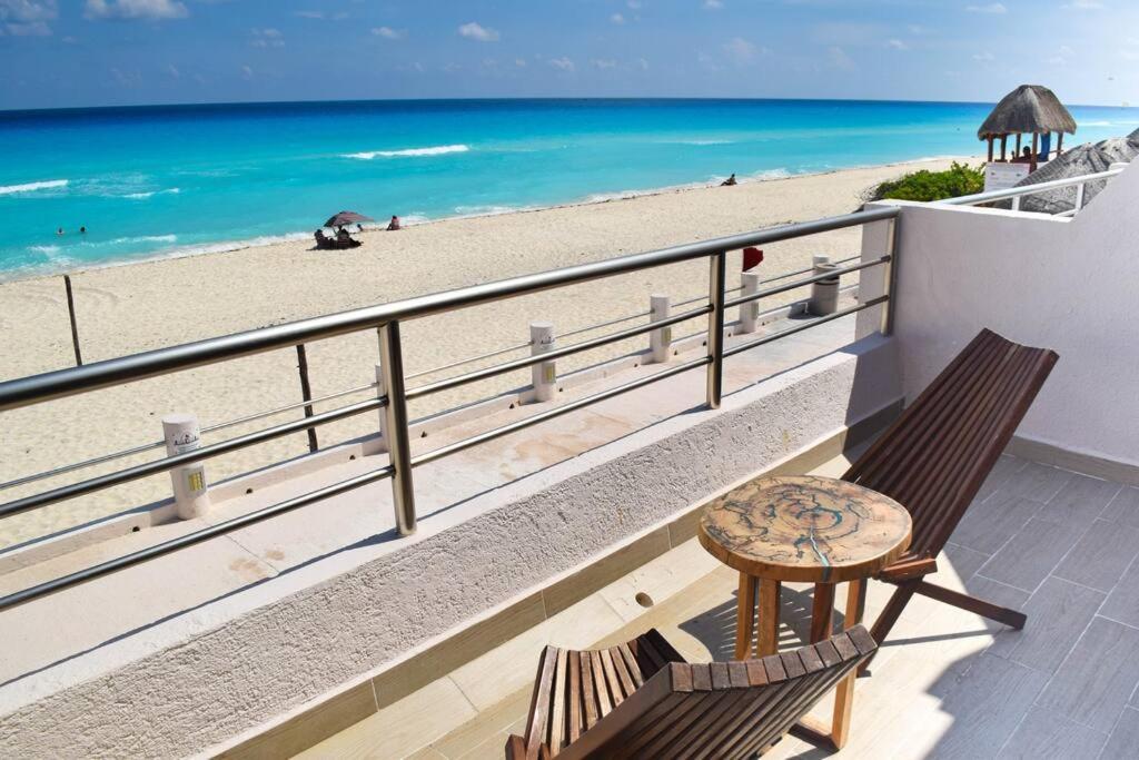 Ocean front Villa, best locacion in hotel zone Cancún Exterior foto