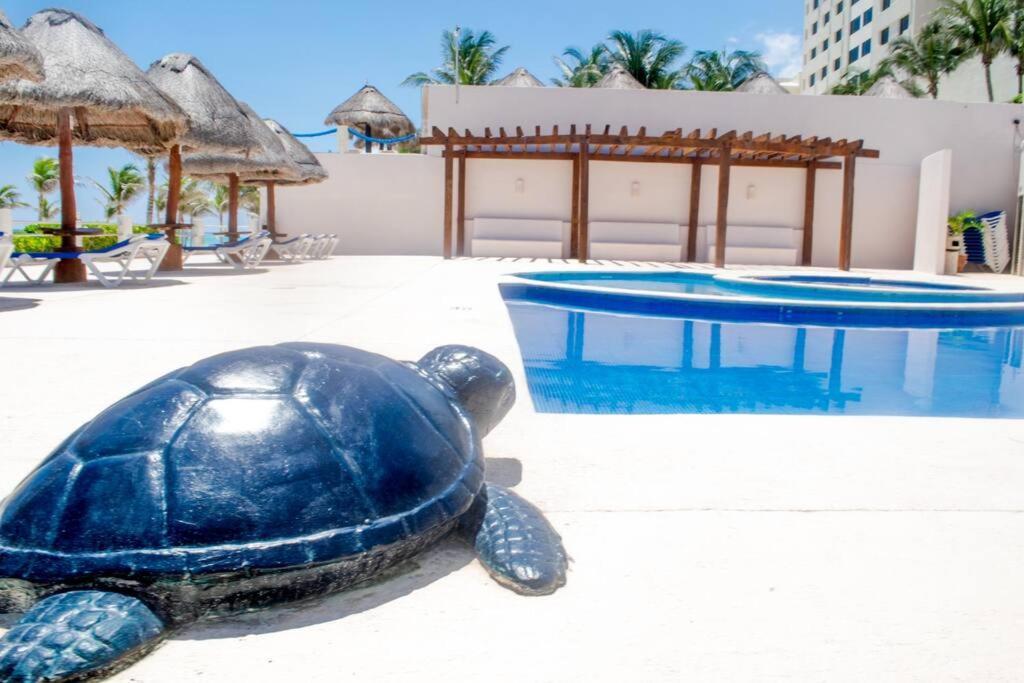 Ocean front Villa, best locacion in hotel zone Cancún Exterior foto