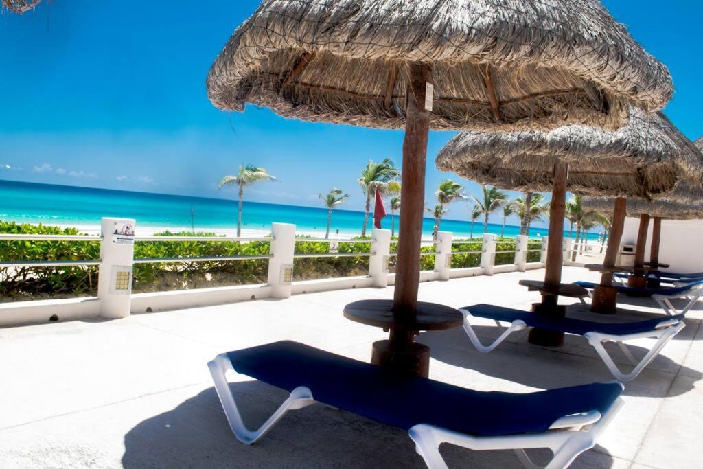 Ocean front Villa, best locacion in hotel zone Cancún Exterior foto