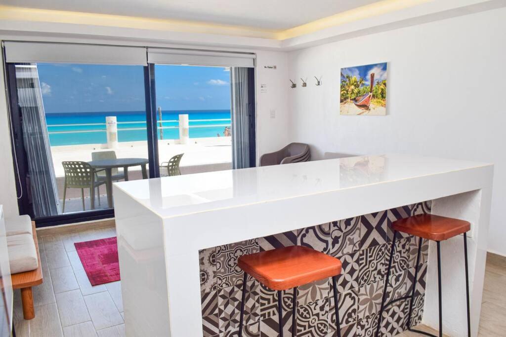 Ocean front Villa, best locacion in hotel zone Cancún Exterior foto